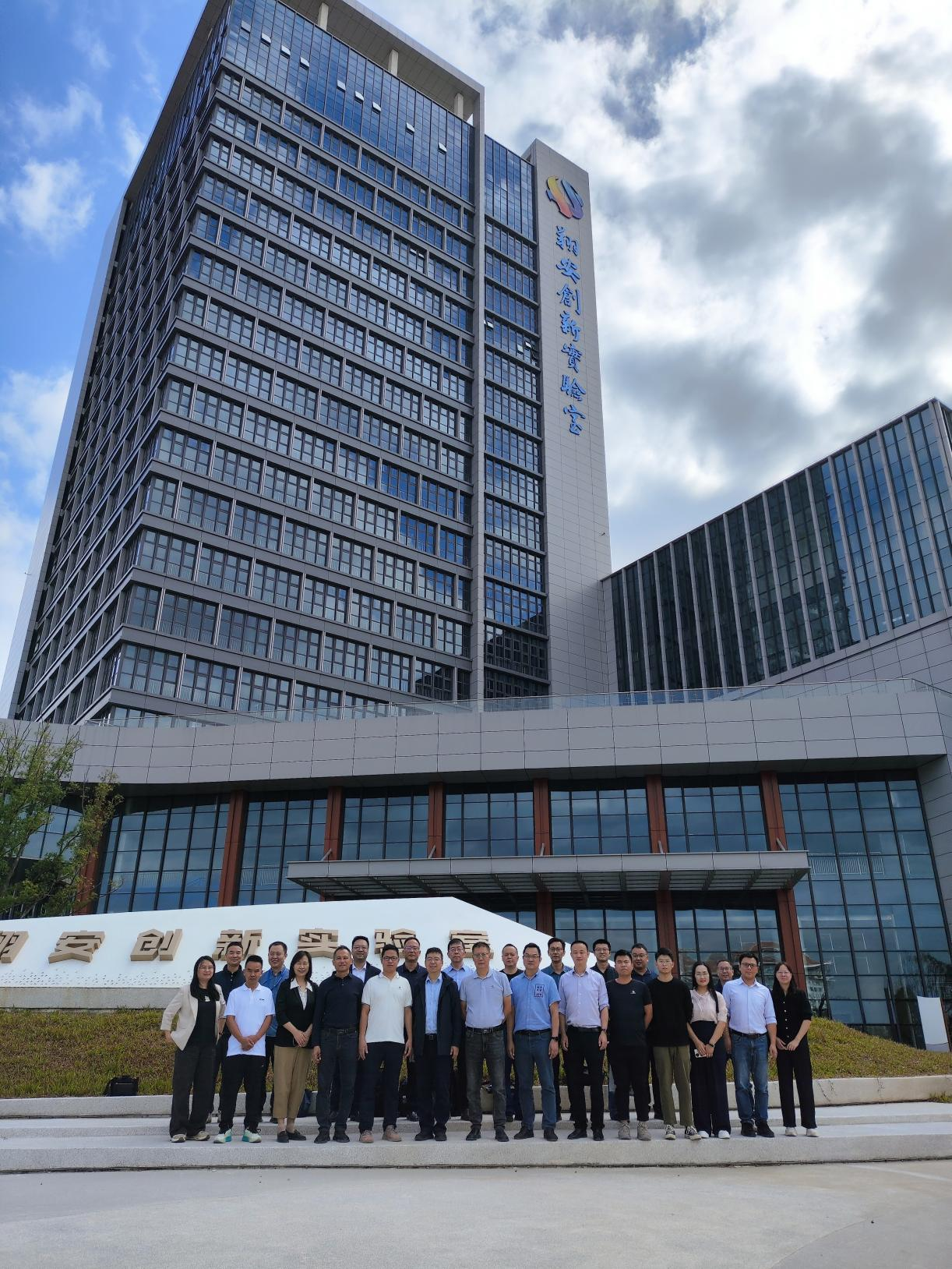 醫(yī)藥行業(yè)同仁赴我司生物制品科學與技術(shù)福建省創(chuàng)新實驗室項目參觀 醫(yī)藥行業(yè)同仁赴我司生物制品科學與技術(shù)福建省創(chuàng)新實驗室項目參觀