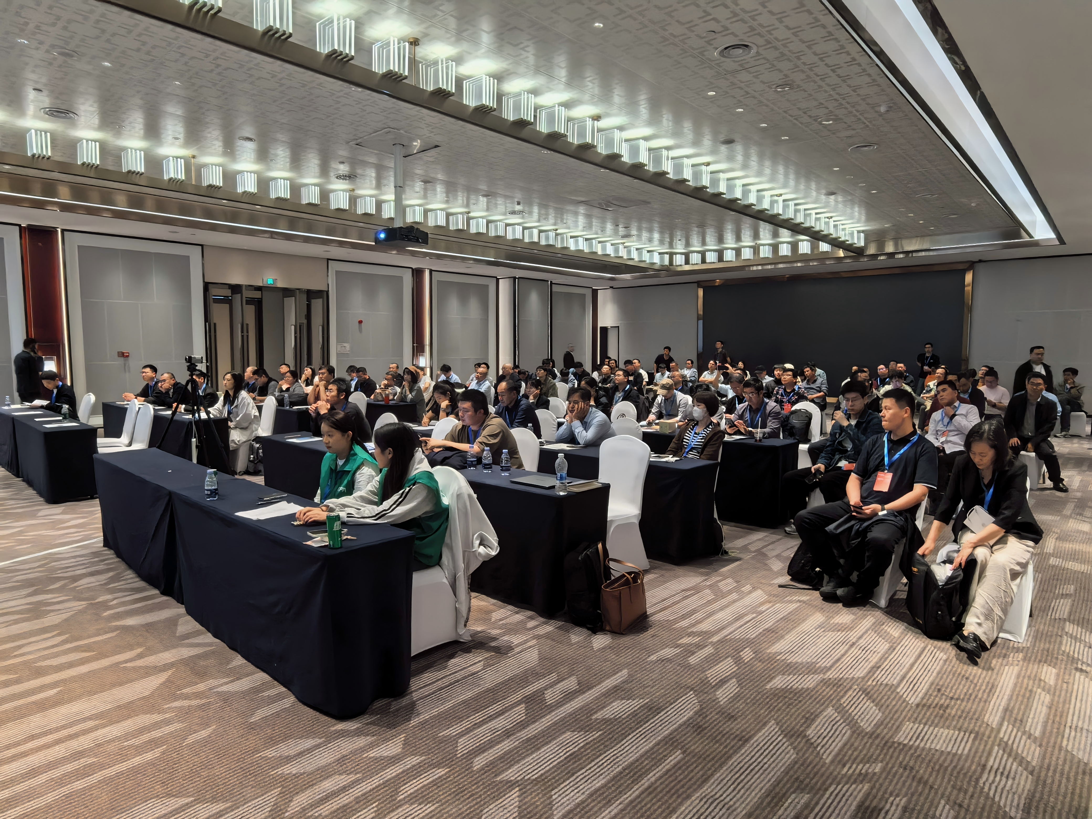 我司在67屆藥機會上成功舉辦技術(shù)講座